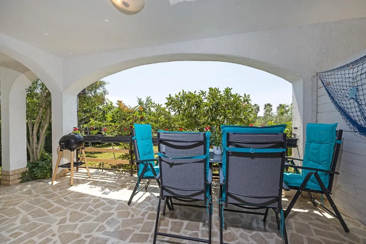 Romeo&Julia- Newly Refurbished Apartment Near Medulin Pomer